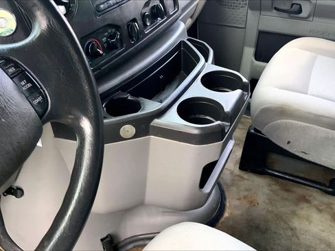 Used 2014 Ford E-350 and Econoline 350 XLT RWD image 16