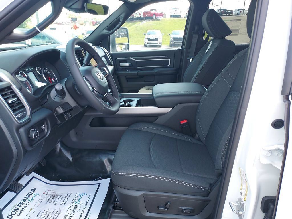 New 2027 RAM 3500 Big Horn AWD/4WD image 13
