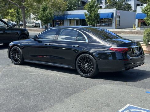 Used 2022 Mercedes-Benz S 500 4MATIC w/ AMG Line Package image 12