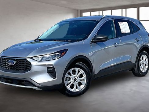 Used 2023 Ford Escape Active w/ Tech Pack #1 FWD image 3