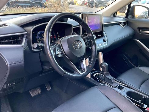 Used 2023 Toyota Corolla Cross XLE image 16