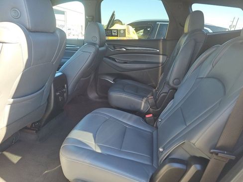 Used 2023 Buick Enclave Essence image 12