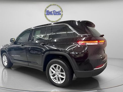 Used 2024 Jeep Grand Cherokee Laredo X w/ Luxury Tech Group I AWD/4WD image 2