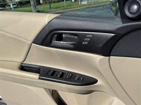 Used 2015 Honda Accord EX-L image 17
