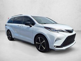 Used 2022 Toyota Sienna XSE FWD video 3