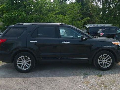 Used 2013 Ford Explorer XLT FWD image 3