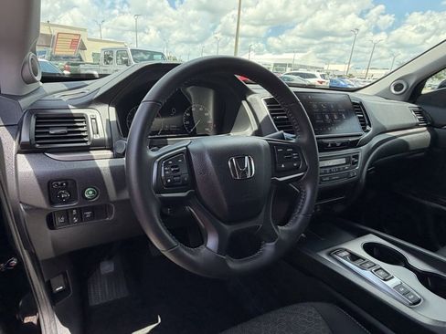 Used 2025 Honda Ridgeline Sport image 12