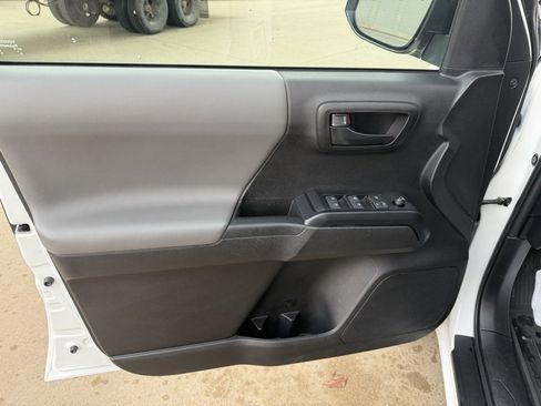 Certified 2022 Toyota Tacoma SR image 9