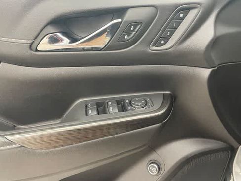 Used 2023 GMC Acadia SLT w/ Elevation Edition AWD/4WD image 10