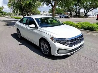 Used 2023 Volkswagen Jetta SE FWD video 2
