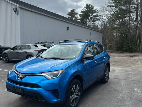 Used 2016 Toyota RAV4 LE image 1