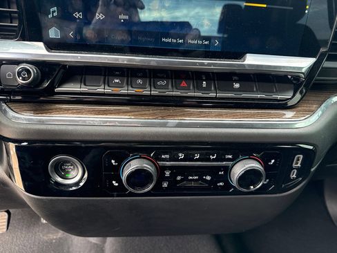 Used 2023 Chevrolet Silverado 1500 LT AWD/4WD image 25