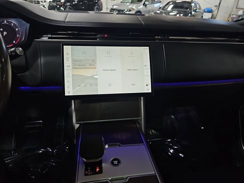 Used 2024 Land Rover Range Rover Long Wheelbase Autobiography image 22