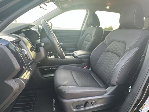 Used 2025 Nissan Pathfinder SV FWD image 4