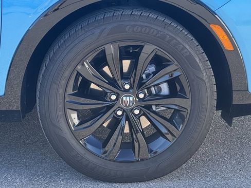 Used 2025 Buick Envista Sport Touring w/ Convenience II Package image 4