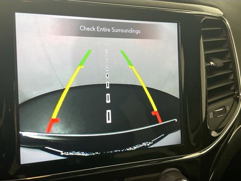 Used 2022 Jeep Grand Cherokee Limited image 14