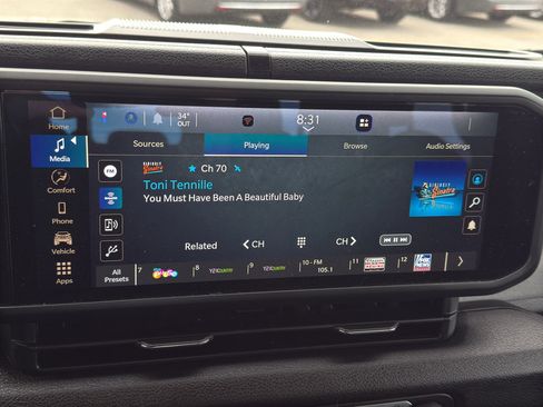 Used 2025 Jeep Gladiator Sport image 19