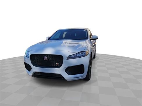 Used 2019 Jaguar F-PACE S image 3