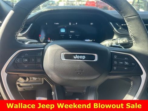 Used 2024 Jeep Grand Cherokee Altitude AWD/4WD image 18