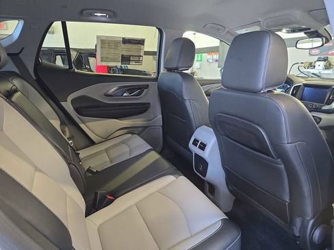 Used 2023 GMC Terrain SLT w/ Infotainment Package II FWD image 12