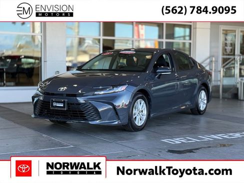 Used 2025 Toyota Camry LE image 1