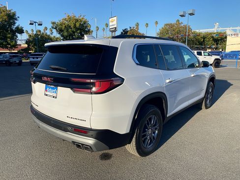 Used 2025 GMC Acadia Elevation AWD/4WD image 6