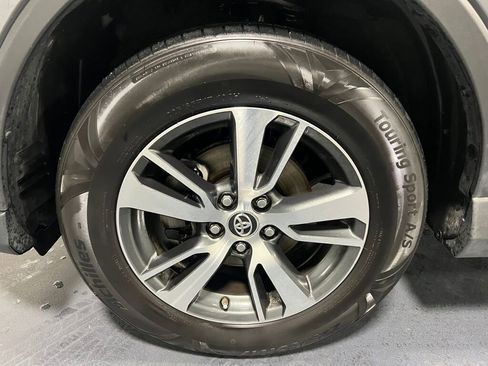Used 2018 Toyota RAV4 XLE image 15