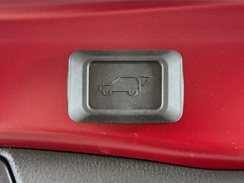Used 2025 Toyota RAV4 XLE w/ Convenience Package FWD image 29