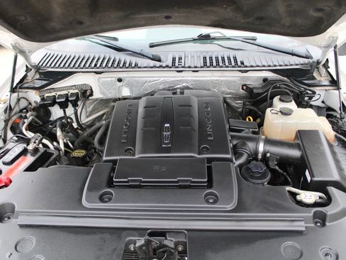 Used 2014 Lincoln Navigator 4WD image 18