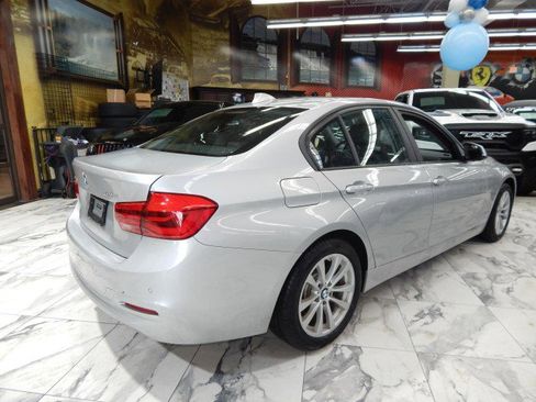 Used 2018 BMW 320i xDrive 320i xDrive AWD w/ Convenience Package image 4