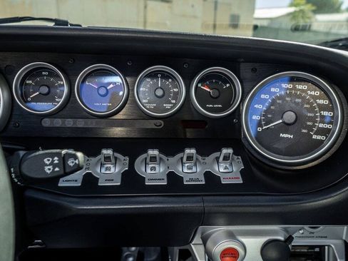 Used 2005 Ford GT RWD image 90