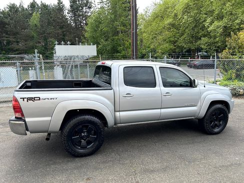 Used 2011 Toyota Tacoma 4x4 Double Cab w/ TRD Sport Pkg w/JBL Audio image 4