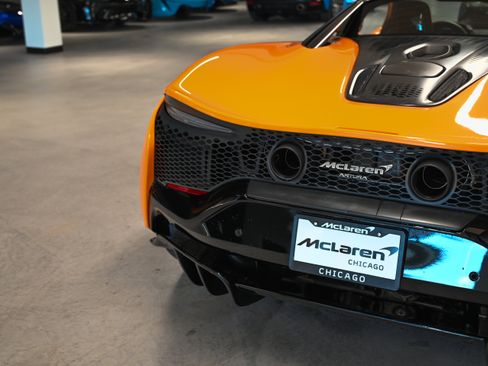 Used 2025 McLaren Artura RWD image 20