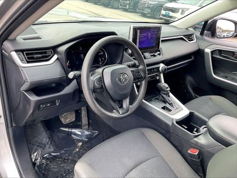 Used 2025 Toyota RAV4 LE image 8