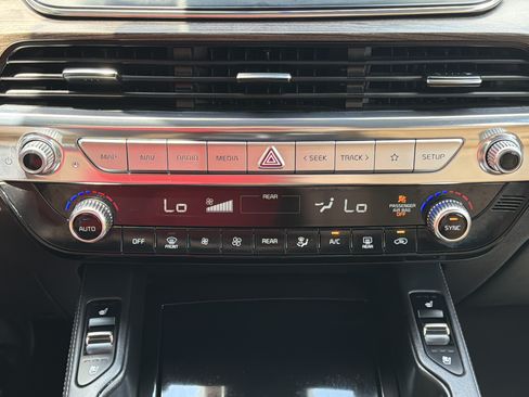 Used 2022 Kia Telluride SX w/ Towing Package FWD image 8