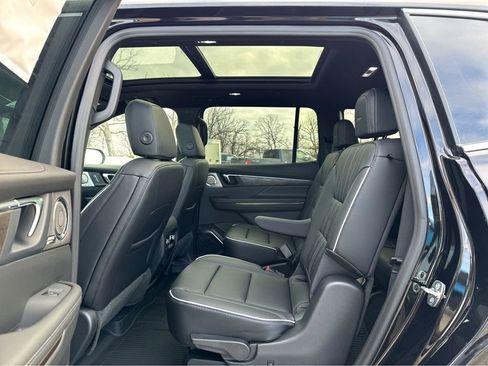 New 2026 Buick Enclave Avenir w/ Super Cruise Package FWD image 8