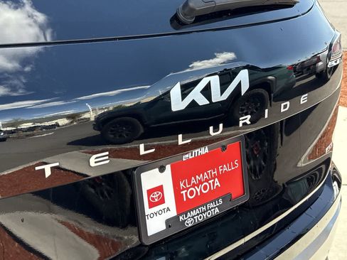 Used 2024 Kia Telluride EX w/ EX Captain's Chair Package AWD/4WD image 9