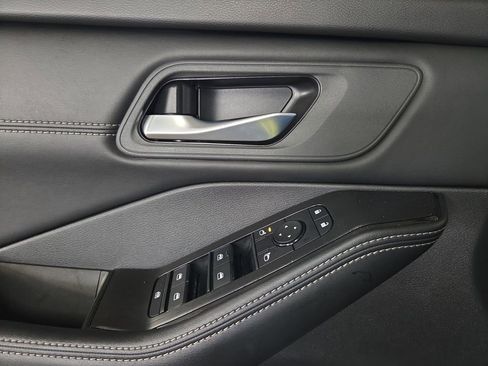 Used 2024 Nissan Rogue SV w/ SV Premium Package image 37