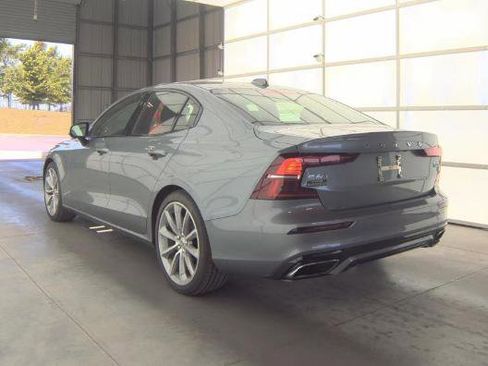 Used 2021 Volvo S60 T5 Momentum w/ Premium Package AWD/4WD image 4