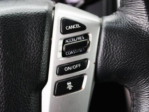 Used 2021 Nissan Titan SV w/ SV Convenience Package image 24