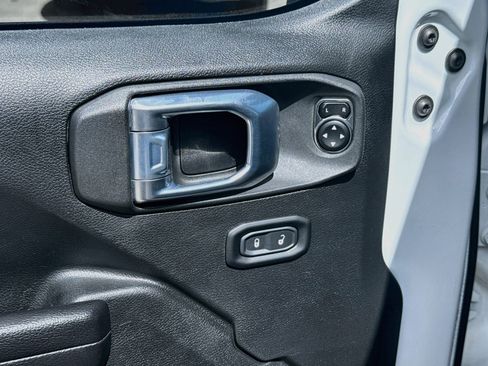Used 2021 Jeep Gladiator Mojave AWD/4WD image 16