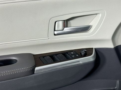 Used 2024 Toyota Sienna XLE image 20