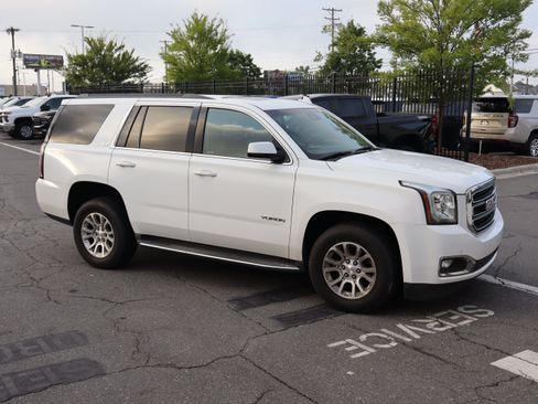 Used 2020 GMC Yukon SLT AWD/4WD image 2