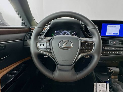 New 2025 Lexus ES 300h w/ Premium Package image 11