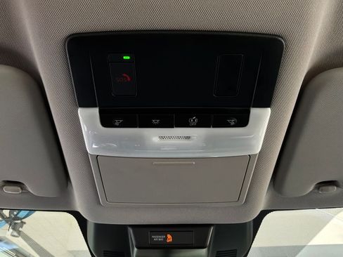 Used 2025 Nissan Rogue SV FWD image 17