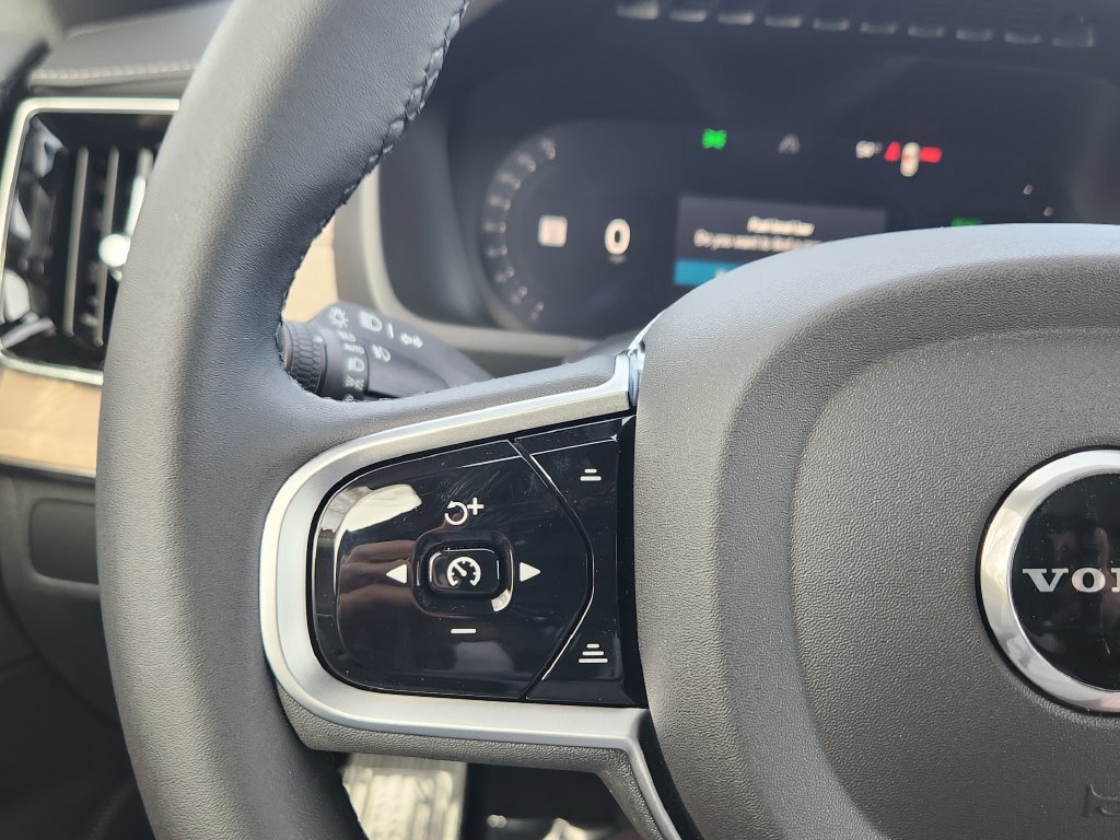 New 2026 Volvo XC90 T8 Plus w/ Protection Package Premier AWD/4WD image 16