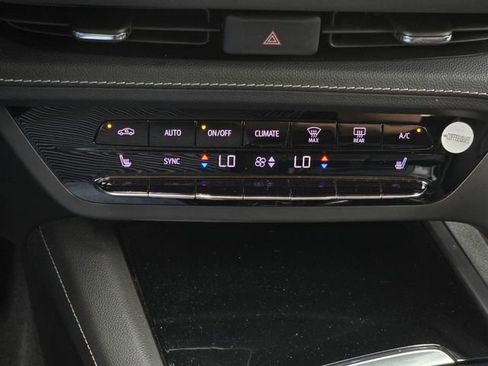 Used 2021 Buick Envision Essence w/ Technology Package I FWD image 25