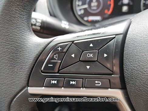 Used 2018 Nissan Kicks SV FWD image 12