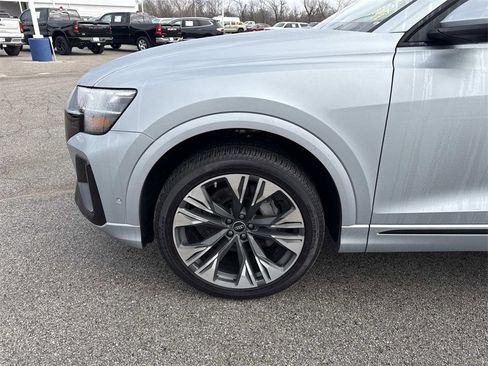 Used 2025 Audi Q8 Premium image 29