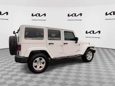 Used 2012 Jeep Wrangler Unlimited Sahara AWD/4WD image 9